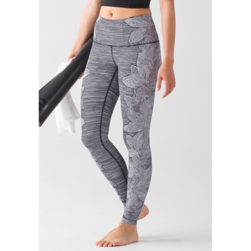 Lululemon Dottie Tribe Gray Floral Stripe Wunder‎ Under Leggings Size 4